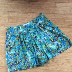 Beautiful pleated front shorts w/ pockets NWOT!